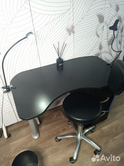 Стол маникюрный