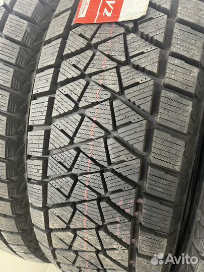 Bridgestone Blizzak DM-V2 215/70 R17 101S