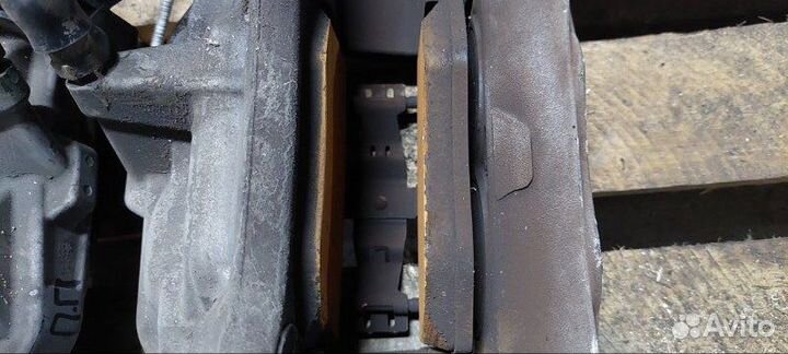 Суппорт тормозной передний Mercedes-Benz E-200 D