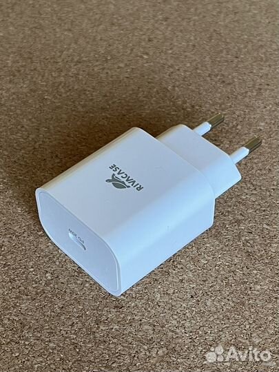 Зарядное устройство Rivacase USB-C 20W