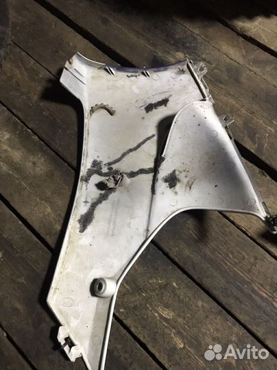 Плуг нижний правый honda cbr919
