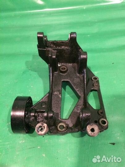 Кронштейн двигателя Citroen C5, Ситроен С5