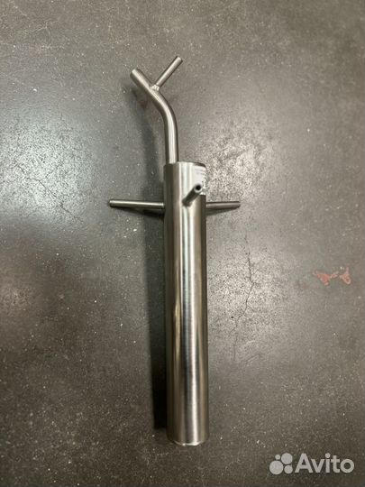 Попугай на банку, бутыль без крышки