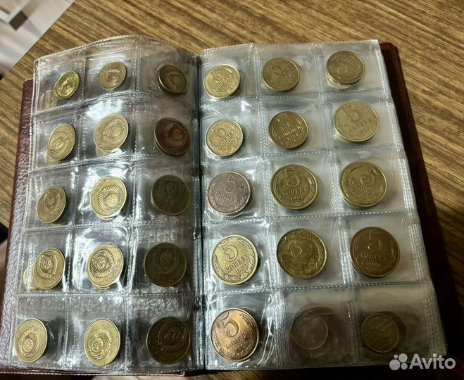 Продам альбом с монетами