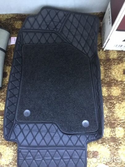 Комплект автомобильных ковриков