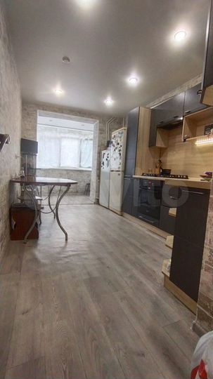 3-к. квартира, 90,4 м², 2/5 эт.