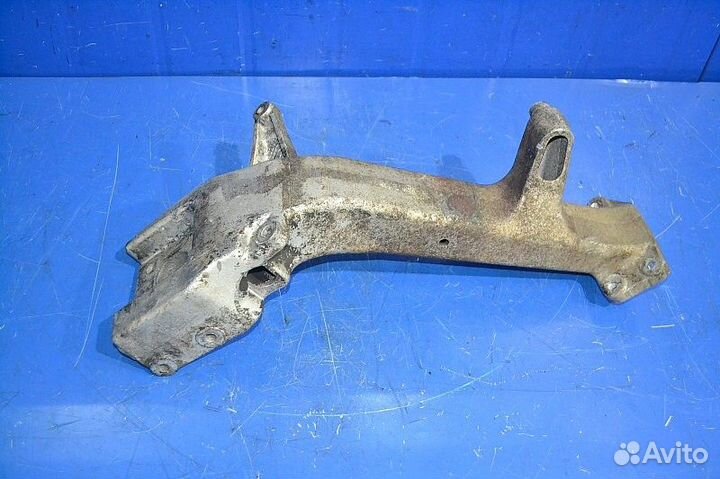 Кронштейн переднего бампера, левый renault trucks