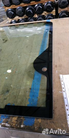 Hitachi/zx330 стекло боковое левое