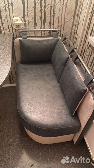 Стол с диванчиком