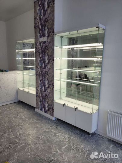 Стеклянная витрина