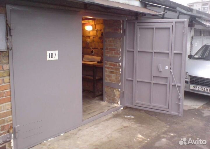 Ворота гаражные металлические распашные