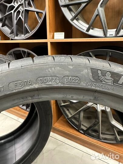 Michelin Pilot Sport 4 S 285/30 R21 и 295/30 R21 100Y
