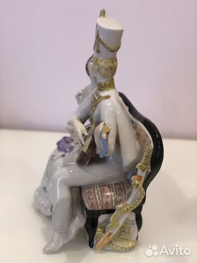 Статуэтка фарфор. Старинный романс. Гусар с дамой