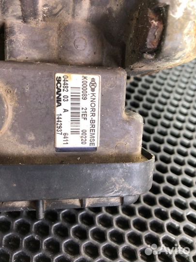 Кран управления тормозами прицепа Scania