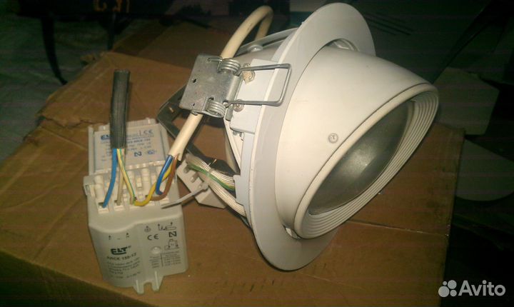 Светильники, люстра, прожектор, освещение