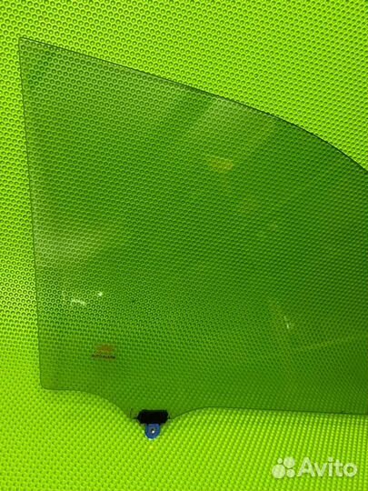 Стекло двери переднее правое Toyota Land Cruiser