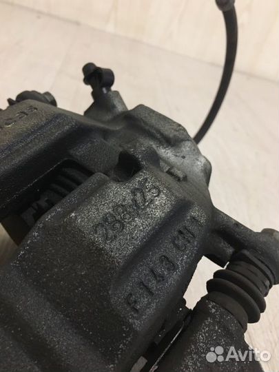 Суппорт тормозной передний левый Mercedes Benz