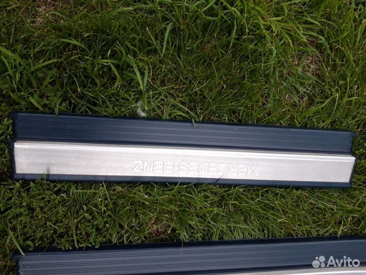 Накладки на пороги Mercedes W140