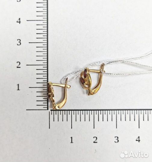 Золотые серьги с гранатом