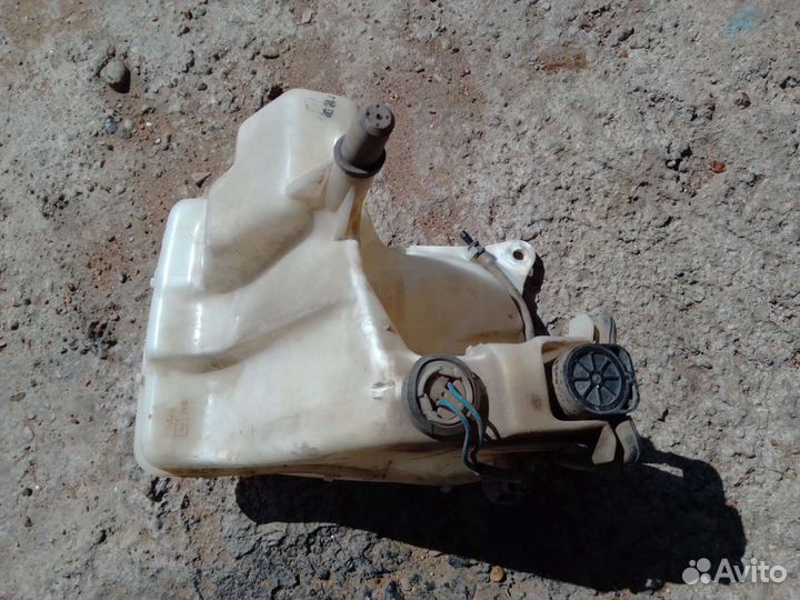 Бачок омывателя toyota corolla ae100