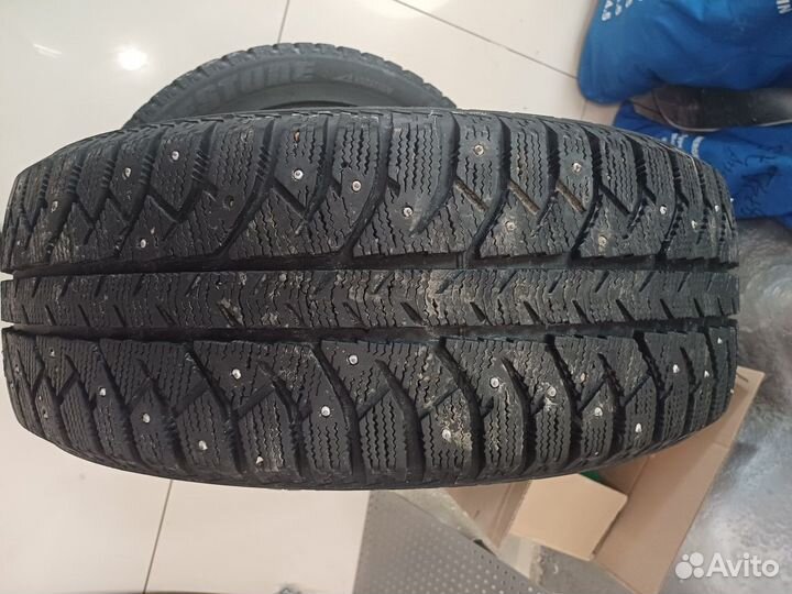 Bridgestone Ice Cruiser 7000 215/55 R17