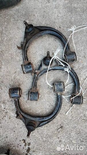 Рычаг правый Toyota Land Cruiser