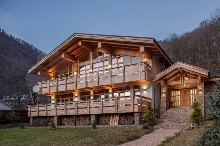 Дом 225 м² на участке 5 сот.