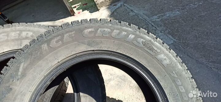 Bridgestone Ice Cruiser 7000 215/70 R16