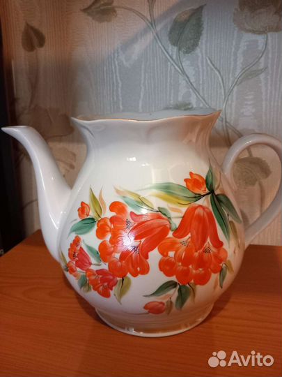 Чайник заварочный и сахарница