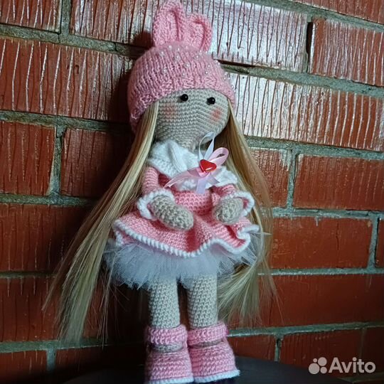 Вязаная кукла ручной работы