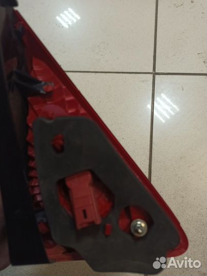 Фонарь задний правый внутренний Peugeot 3008