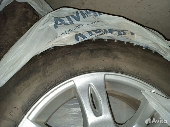 Bridgestone Blizzak DM-V1 285/65 R17 108L