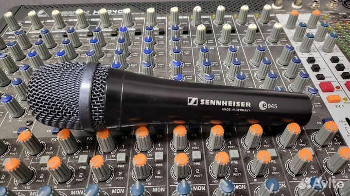 Sennheiser e945
