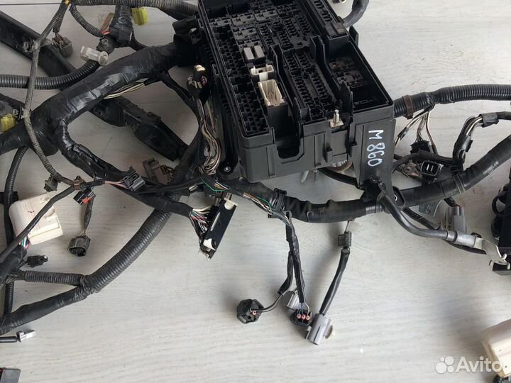Lexus LX570 Проводка моторного отсека
