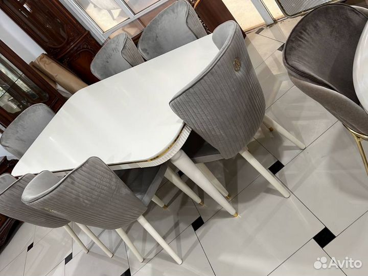 Столы и стулья