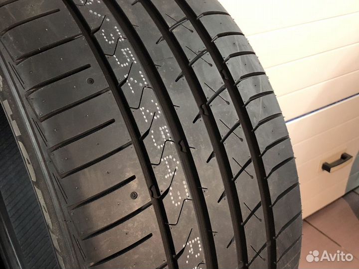 Habilead HF330 245/40 R19 и 275/35 R19 100Y