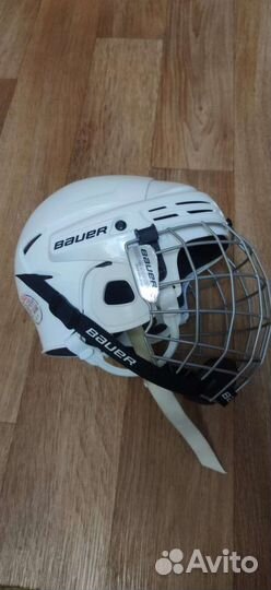 Хоккейный шлем