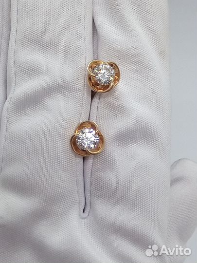 Золотые серьги с камнем