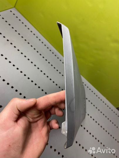 Молдинг двери задний левый Mercedes-Benz 190E W201