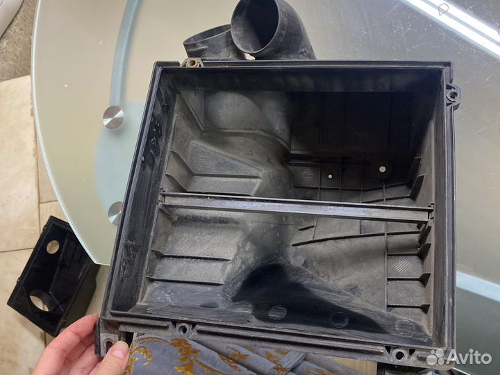 Корпус воздушного фильтра Audi A8