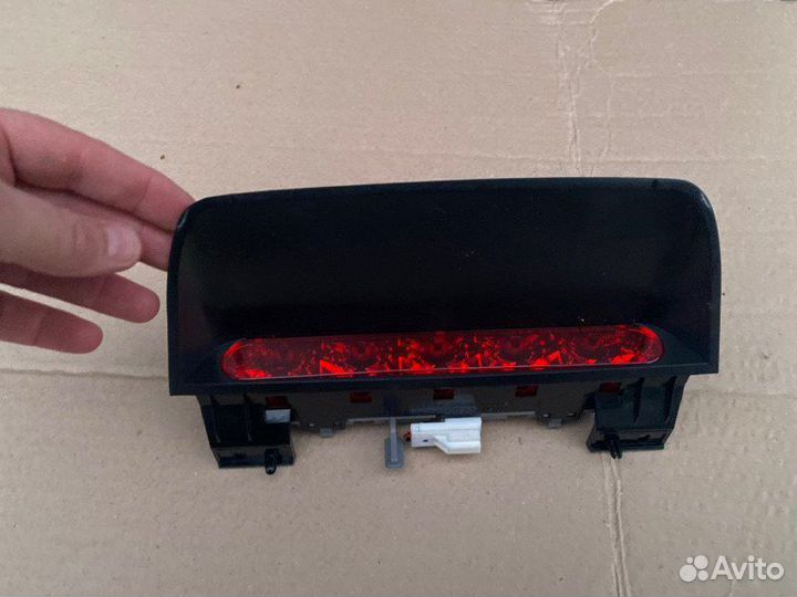 Фонарь стоп сигнала крышки багажника задний