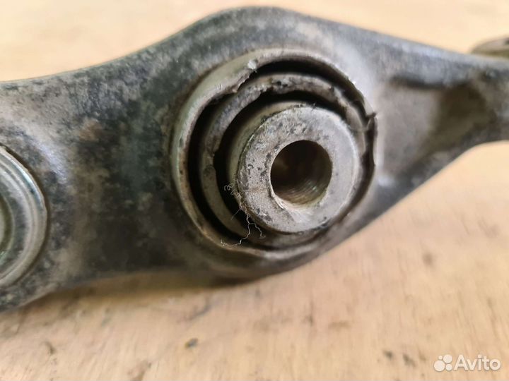 Передний поперечный рычаг Mercedes W211