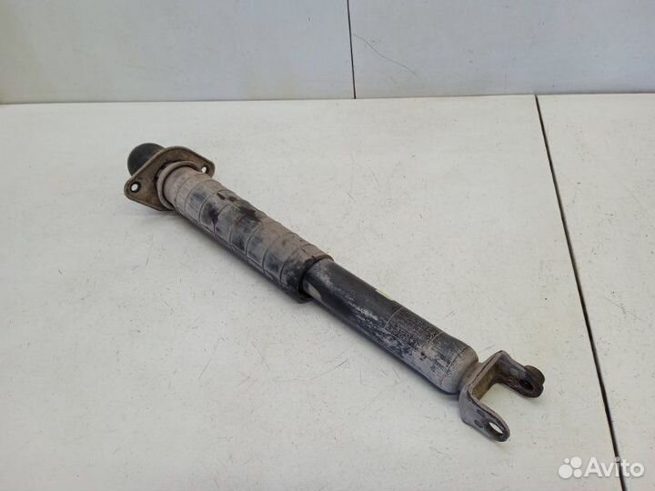 Амортизатор задний Nissan Fuga Y50 3.5 2004