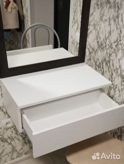 Туалетный столик подвесной