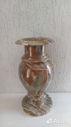 Ваза из оникса
