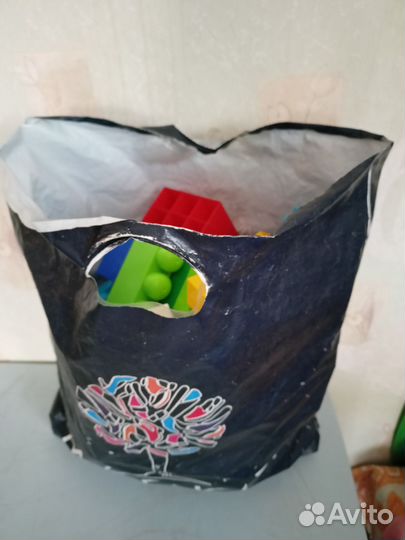 Пакетом развивающие игрушки