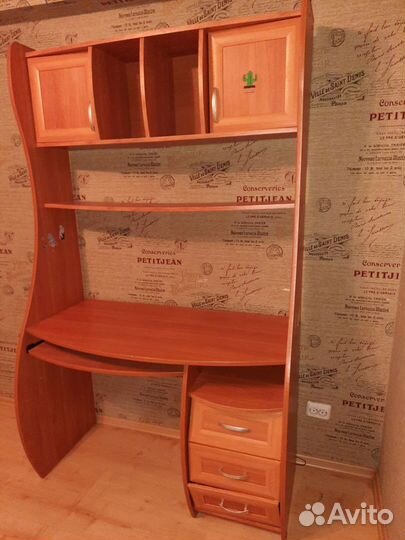 Стол компьютерный