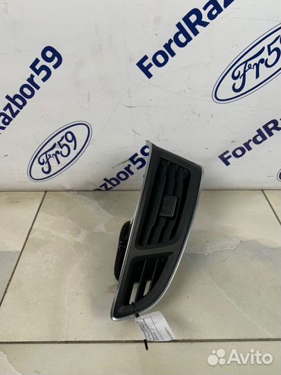 Дефлектор торпеды воздушный правый Ford Focus 3