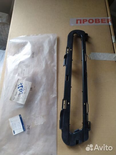 Накладка переднего бампера правая Ford Mondeo 4