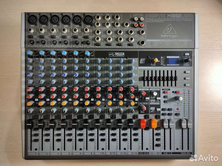 Микшерный пульт behringer